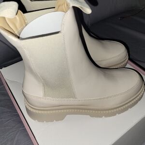 New Woman's payton Chelsea leather boot. Sz. 9